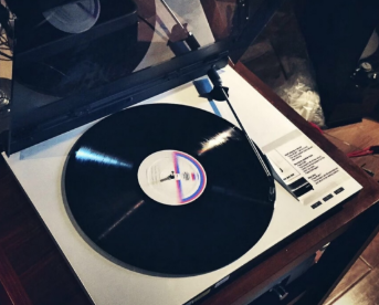 日淘黑胶唱片和cd哪个音质好?黑胶与cd音质区别!