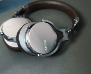 轻松日淘代购二手品牌索尼二手耳机,低价直邮性价比高!