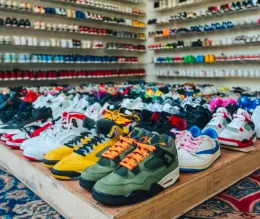 日本宝藏日淘代购SNKRDUNK正规网站平台,球鞋卡牌奢侈品提供鉴定服务!